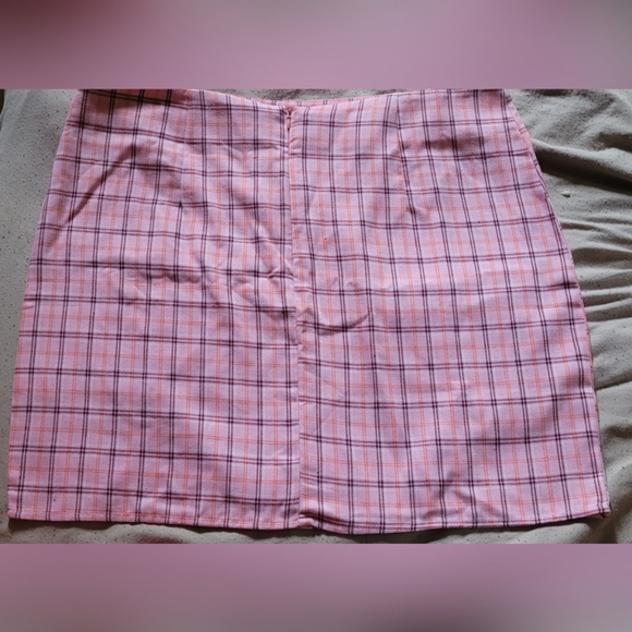 Pink plaid mini skirt - Picture 3 of 5
